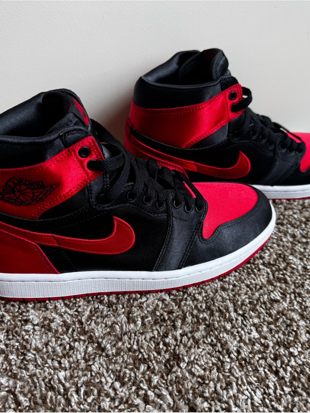 Nike Air Jordan 1 High OG - Black & Red - Picture 5 of 9